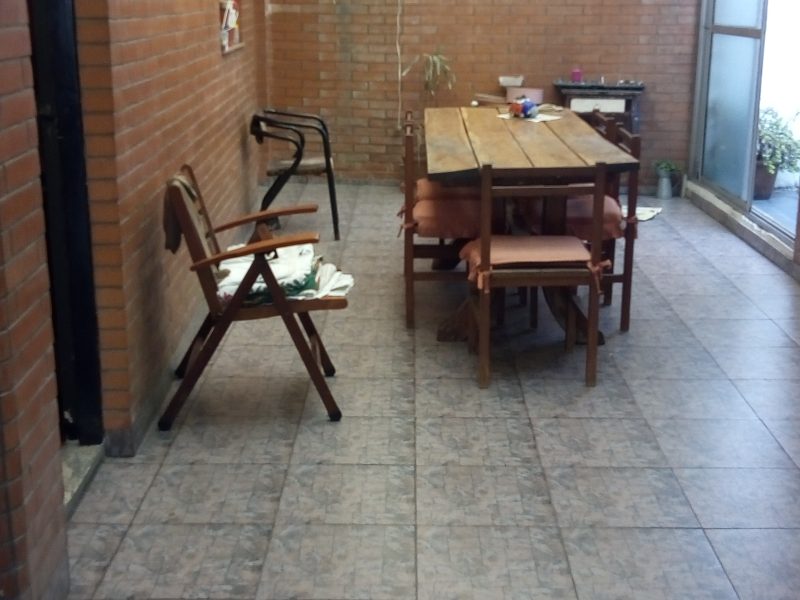 TI´PO CASA EN VENTA 5 ambientes al frente