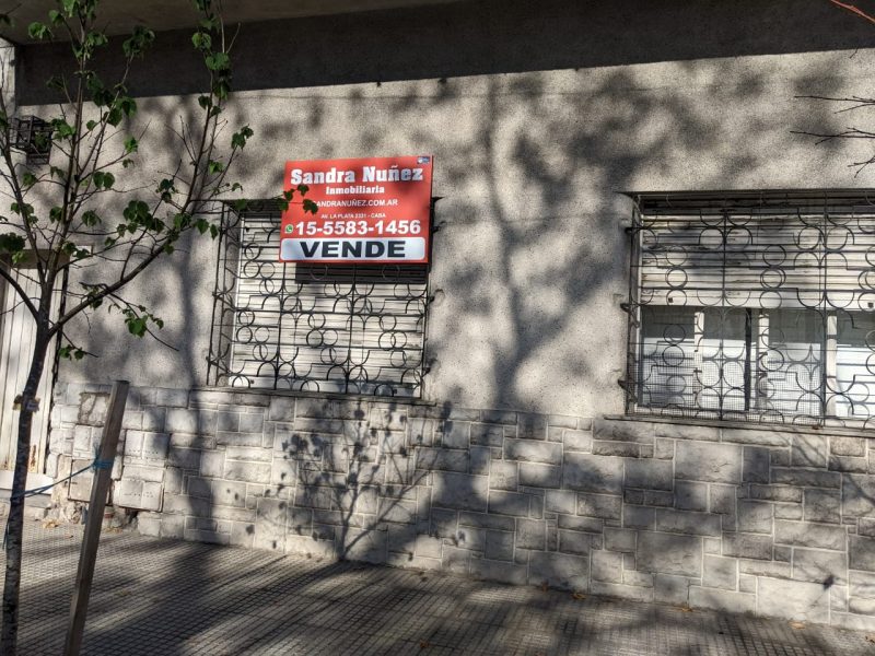 TI´PO CASA EN VENTA 5 ambientes al frente