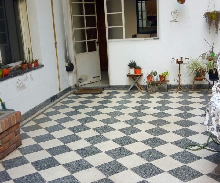 TI´PO CASA EN VENTA 5 ambientes al frente