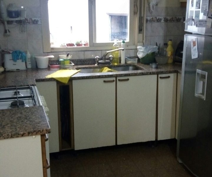 TI´PO CASA EN VENTA 5 ambientes al frente