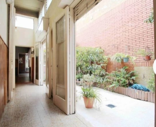 CASA EN VENTA CON J ARDIN , QUINCHO PARRILLA Y COCHERA