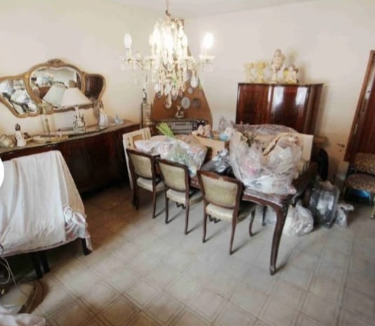 CASA EN VENTA CON J ARDIN , QUINCHO PARRILLA Y COCHERA