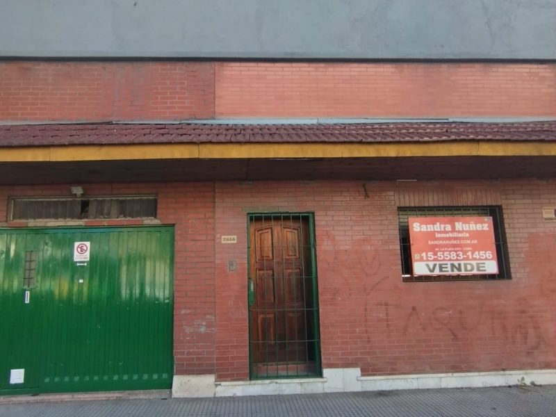 CASA CON GARAGE - PATIO -TERRAZA